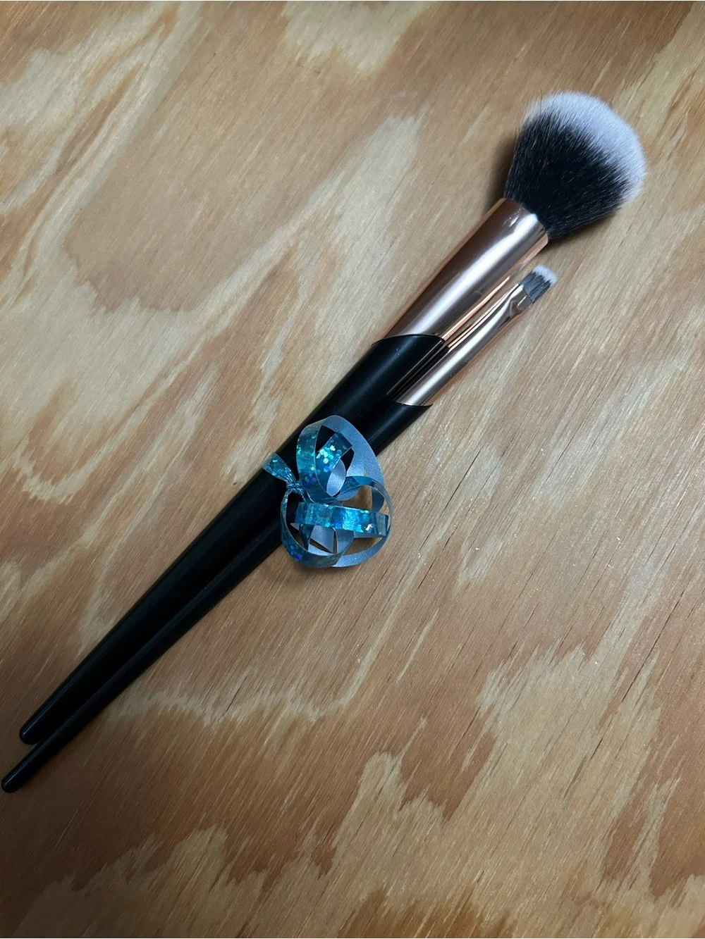 Makeup bundle+ 2 free brushes